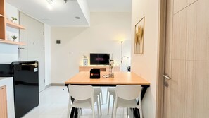 Standard Apartment | In-room dining