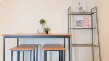Standard Apartment | In-room dining