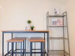 Standard Apartment | In-room dining