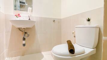 Standard Apartment | Bathroom