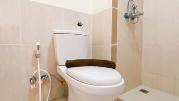 Standard Apartment | Bathroom