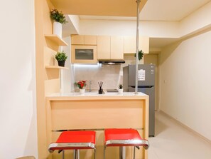 Standard Apartment | In-room dining - Modern Contemporary 2Br Apartment At Meikarta (Cikarang)