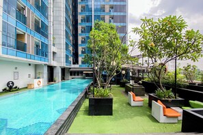 Outdoor pool - Modern Pop Urban Studio At Tamansari The Hive Apartment (Jakarta)