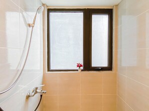 Standard Apartment | Bathroom