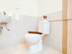 Standard Apartment | Bathroom