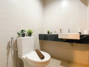 Standard Apartment | Bathroom