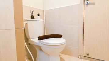 Standard Apartment | Bathroom