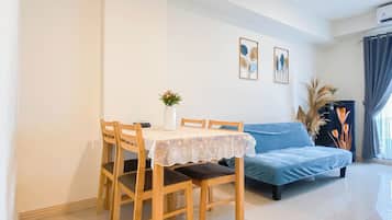 Standard Apartment | In-room dining