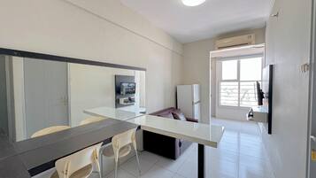 Standard Apartment | In-room dining