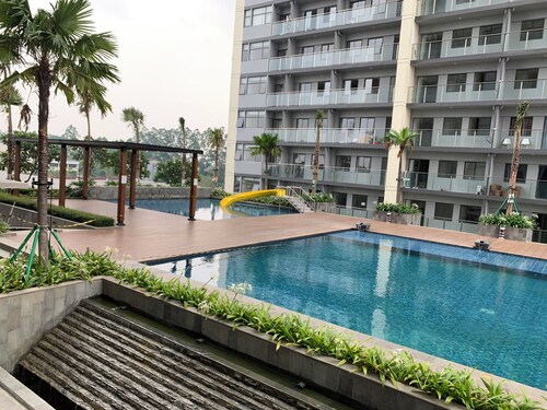 Spacious 3Br At Daan Mogot City Apartment