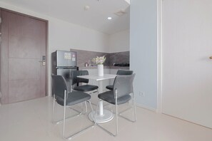 Standard Apartment | In-room dining