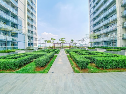 Spacious 3Br At Daan Mogot City Apartment