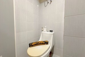 Standard Apartment | Bathroom