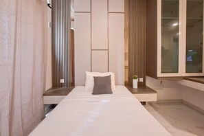 Room - Modern Style Studio At Apartment Sky House Bsd (Pagedangan)