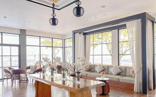 Spacious And Elegant 2Br At One East Penthouse & Residence Apartment
