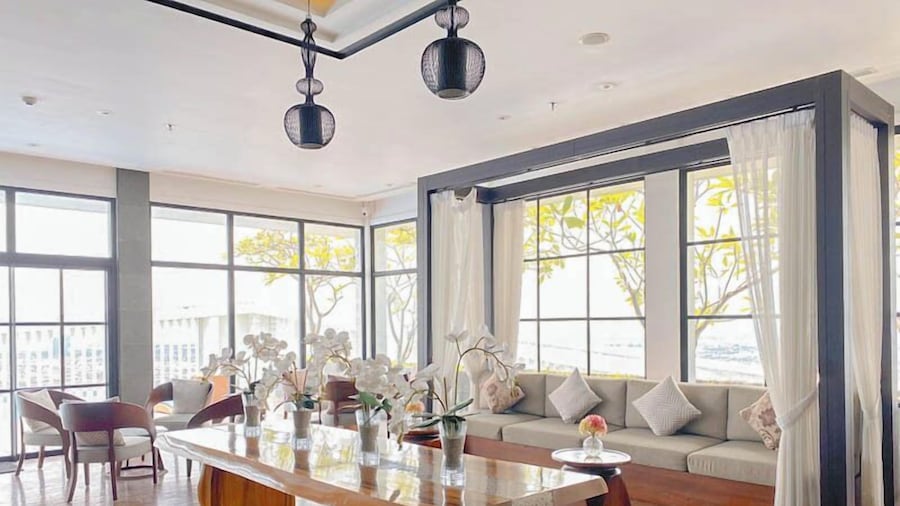 Spacious And Elegant 2Br At One East Penthouse & Residence Apartment