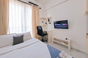 Room - Studio Apartment Next To Mall At Sky House Bsd (Pagedangan)