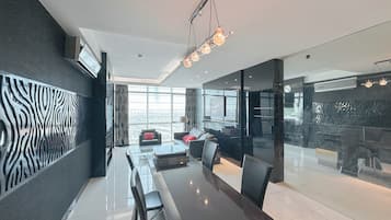 Standard Apartment | In-room dining