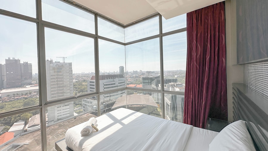 Spacious And Comfortable Living 3Br Apartment At Aryaduta Residence