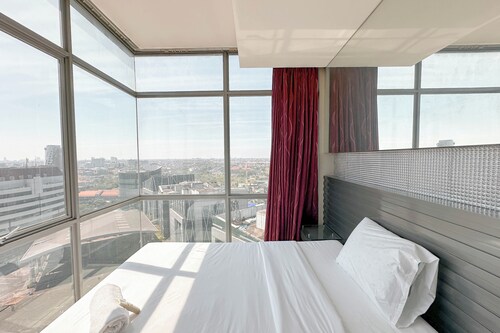 Spacious And Comfortable Living 3Br Apartment At Aryaduta Residence