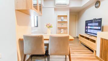 Standard Apartment | In-room dining