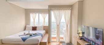 Modern Minimalist Studio Apartment Lrt City Sentul - Royal Sentul Park