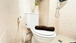 Standard Apartment | Bathroom - Minimalist 2Br Apartment At Podomoro Golf View (Gunung Putri)