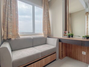 Standard Apartment - Modern Scandinavian Studio At Lrt City Sentul - Royal Sentul Park Apartment (Bogor)