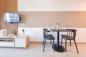 Standard Apartment | In-room dining