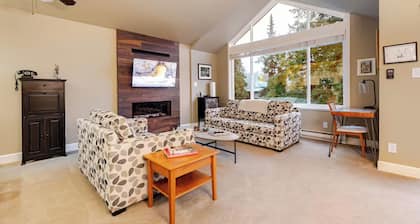 Top-Rated 2BR Mountain View Suite — Modern, Quiet Escape Near Nature & City