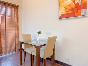 Standard Apartment | In-room dining