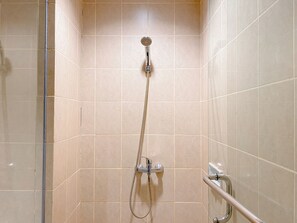Standard Apartment | Bathroom - Good Deal 1Br Apartment At Marina Ancol (Jakarta)