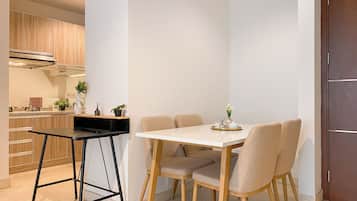 Standard Apartment | In-room dining