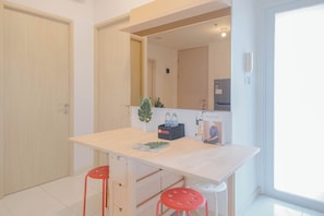 Apartamento standard | Opções para refeição no quarto