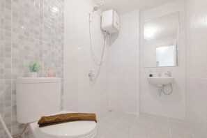 Standard Apartment | Bathroom