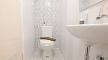 Standard Apartment | Bathroom