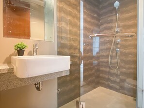 Bathroom - 2Br Apartment Near Jakarta Kota Station At Lucky Tower Residence (Jakarta)