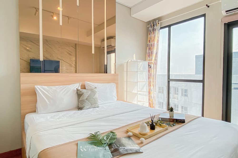 Warm Minimalist Studio Apartment Monroe Tower