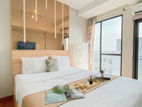 Warm Minimalist Studio Apartment Monroe Tower