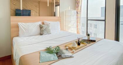 Warm Minimalist Studio Apartment Monroe Tower