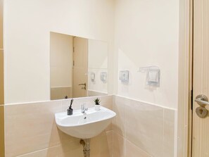 Standard Apartment | Bathroom