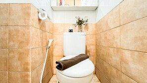 Standard Apartment | Bathroom