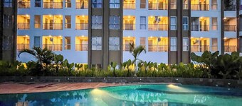 Grey Toned 1Br Apartment Tamansari Skylounge Makassar