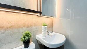 Standard-Apartment | Badezimmer