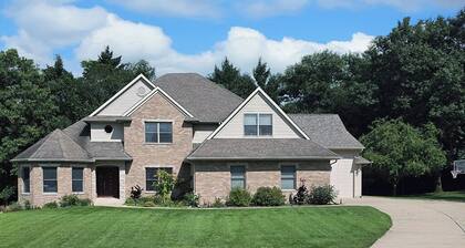 Luxury 5-bedroom 5000 sq ft house on wooded lot in Geneseo, rec & fitness rooms