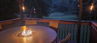 Luxury 5 BR home on private wooded lot near QC, w/hot tub, rec & fitness room