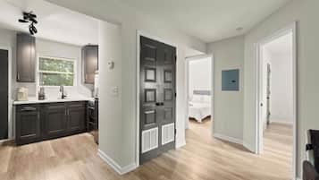 2 habitaciones, tabla de planchar con plancha, wifi y ropa de cama