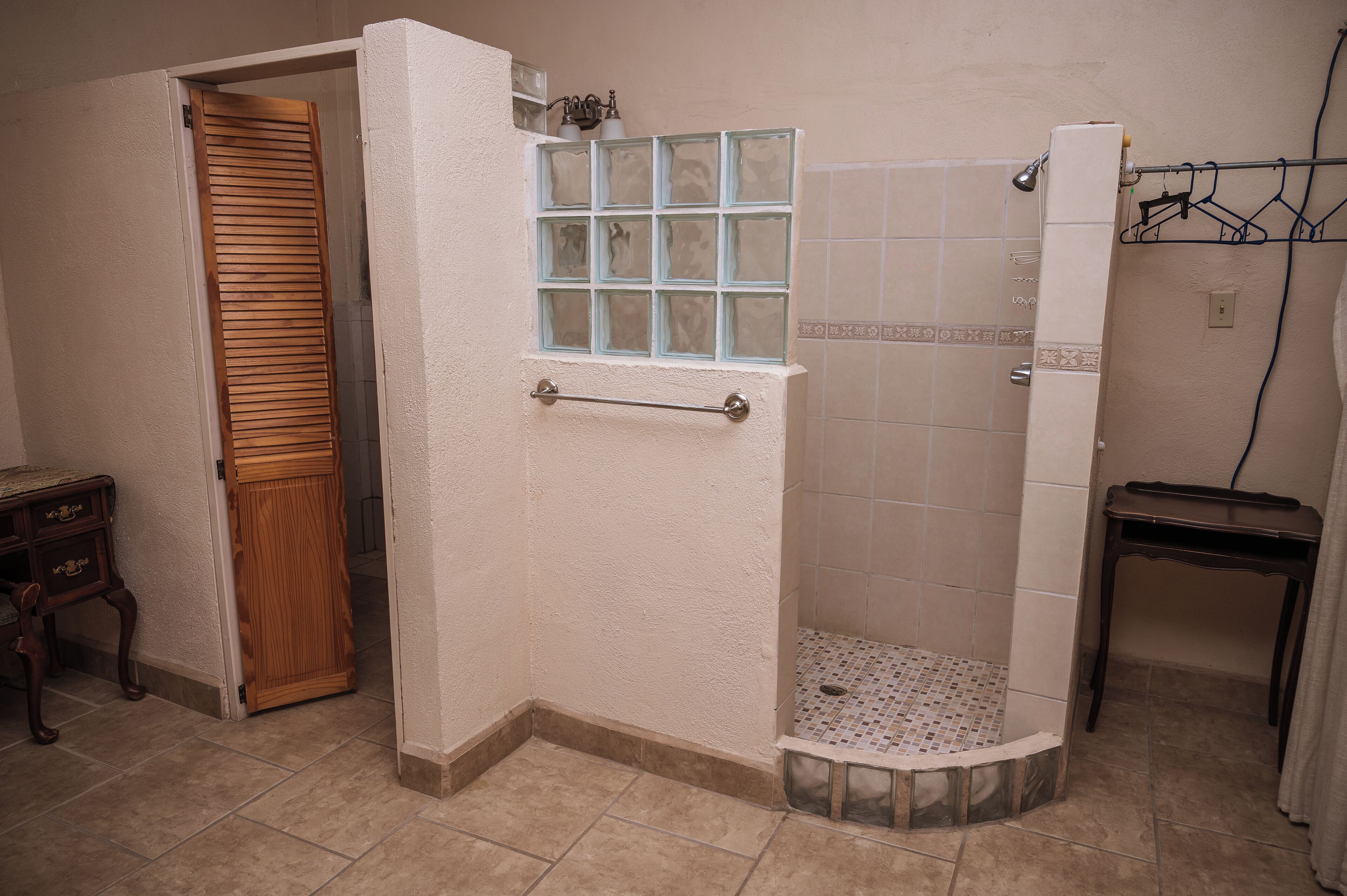 Dusche, Handtücher, Seife, Toilettenpapier
