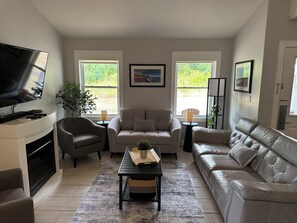 Living area - Golf, Beach & Great Local Eats! This condo unit is minutes is away from it all. (Breadalbane)