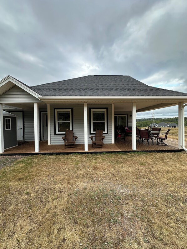 Exterior - Golf, Beach & Great Local Eats! This condo unit is minutes is away from it all. (Breadalbane)